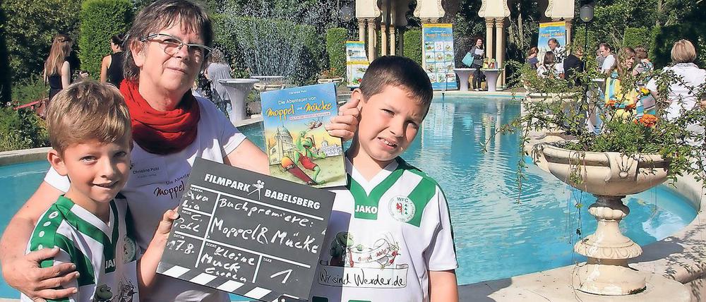 Ungleiche Freunde. Eine Mücke und einen Frosch schickt Autorin Christine Pohl gemeinsam auf Abenteuer. Am Donnerstag stellte sie ihr zweites Buch im Filmpark Babelsberg vor.