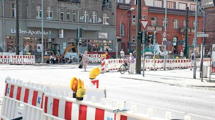 Baustelle. Absperrung als Herausforderung interpretiert.