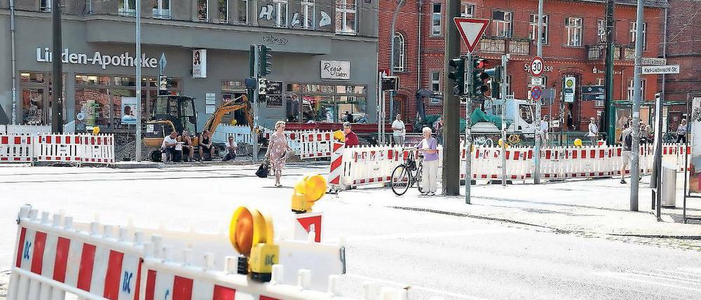 Baustelle. Absperrung als Herausforderung interpretiert.