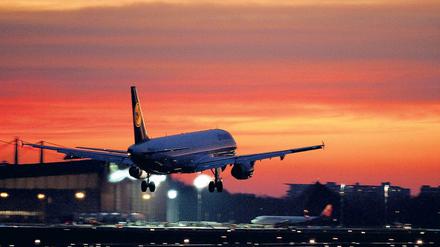 Landeerlaubnis. Die Lufthansa hat zwar einst einen Großflughafen für Berlin gefordert, am Ende zeigt sie aber wenig Interesse an einem Drehkreuz.
