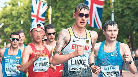 An der Spitze der Welt. Christopher Linke vom SC Potsdam hat im 20-Kilometer-Rennen bei der Weltmeisterschaft in London lange den Taktstock geschwungen. Den Klang der Medaillen verpasste er mit Platz fünf knapp.