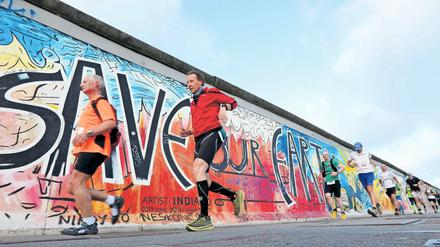 Immer an der Wand lang. Zum sechsten Mal findet der Mauerlauf entlang der einstigen Grenze rund um Berlin statt.