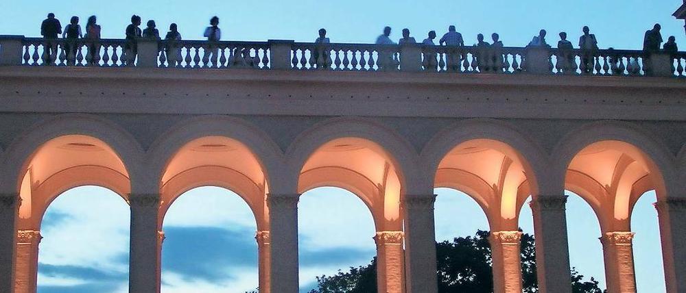 Abendstimmung. Das Belvedere wird zur Mondnacht festlich beleuchtet.