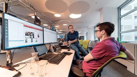 Noch gibt es freie Plätze im Newsroom von T-Online. Erst 53 der bis zu 70 Stellen des Online-Portals, das seinen Sitz nach Berlin verlegt hat, sind derzeit besetzt.