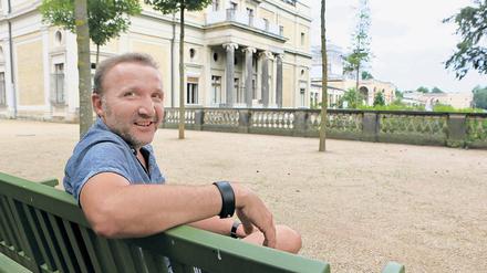 Pflegemarathon vor dem Besucheransturm. Sven Hannemann, einer der drei Chefgärtner in Sanssouci, ist wie seine 55 Kollegen vor der Schlössernacht maximal gefordert. Der Park wird für den Termin in Bestform gebracht.