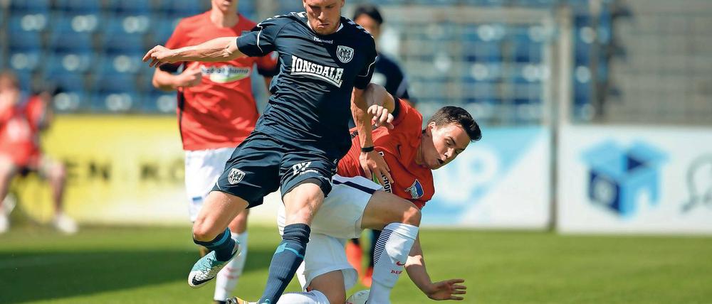 Hatte ein starkes Debüt. Tino Schmidt bekam für sein erstes Pflichtspiel im SVB-Dress viel Beifall von den Rängen. Der 23-jährige Offensivspieler präsentierte sich äußerst laufstark und spielfreudig und bereitete die 1:0-Führung für Nulldrei vor.