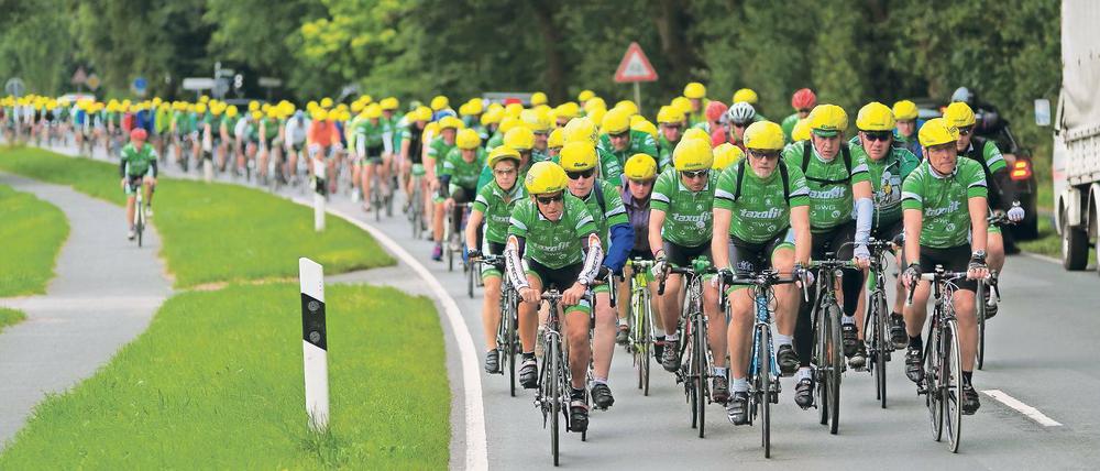 Gemeinnützig. Bei der Tour der Hoffnung 2016 kamen Spenden in Höhe von 1,9 Millionen Euro zusammen. Dieses Jahr fährt der Tross durch Berlin und Brandenburg.