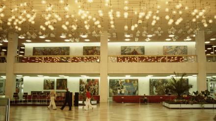 Die Galerie aus dem Palast der Republik (Foto) soll bald im Museum Barberini in Potsdam gezeiht werden.