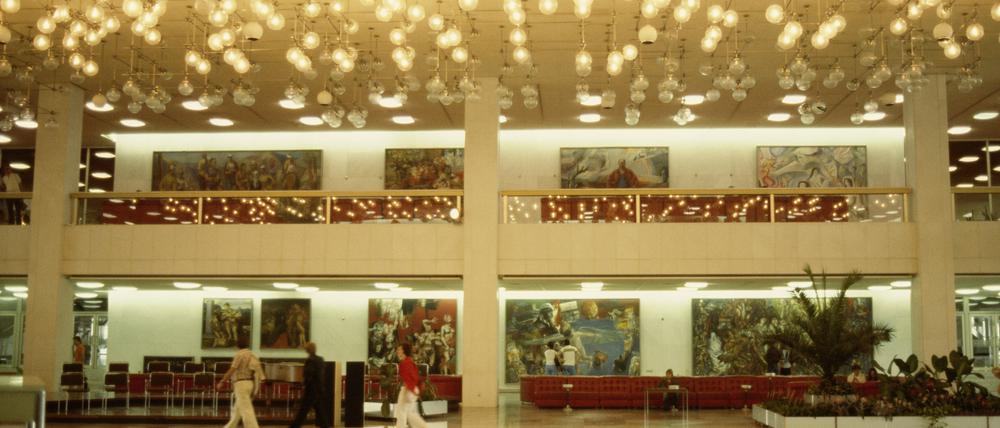Die Galerie aus dem Palast der Republik (Foto) soll bald im Museum Barberini in Potsdam gezeiht werden.