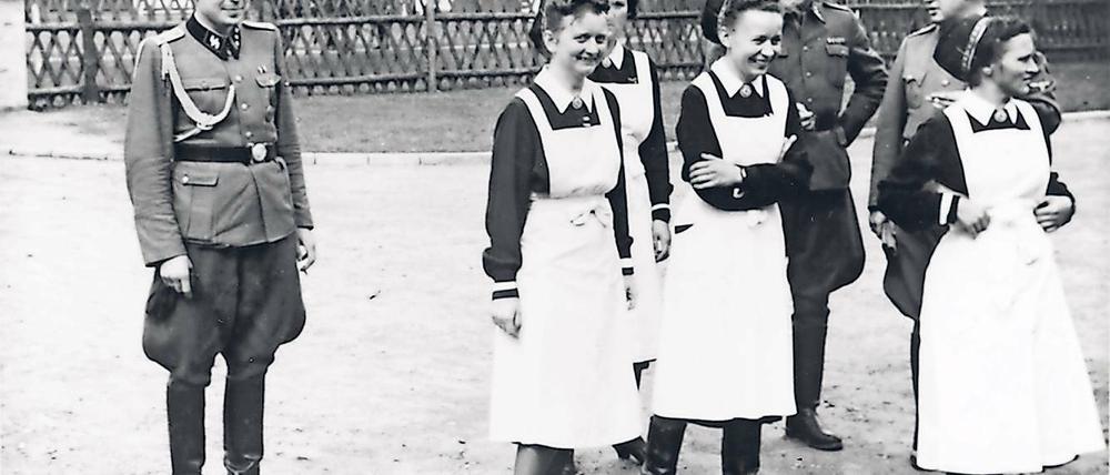 Ambivalenter Einsatz. Krankenschwestern waren im Zweiten Weltkrieg einer besonderen Belastung ausgesetzt. Viele verdrängten die Widersprüche zwischen Helfen und Massenmord. Andere hingegen waren begeisterte Anhänger der NS-Ideologie.