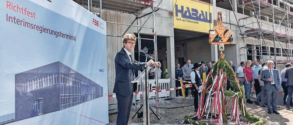 Richtfest für das BER-Regierungsterminal.