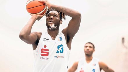 Es geht weiter. Auch in der Saison 2017/18 wird beim RSV Zweitliga-Basketball geboten. Mit dabei ist dann der US-Amerikaner Josh Smith, der seinen Vertrag bei der Eintracht bereits verlängert hat.