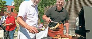 Alles Wurst? Stadtchef J. Jakobs (l.) und Oppositionsführer H.-J. Scharfenberg.