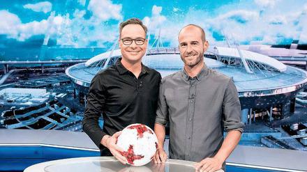 Bald wieder ein Herz und eine Seele? Matthias Opdenhövel (links) und Mehmet Scholl beim Fachsimpeln.