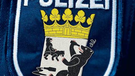 Partypolizei. Trinkende und kopulierende Berliner Bären.