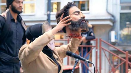 Aktion „Hinrichtung“. Hassan und seine Unterstützer wollen auf die Brutalität des radikalen Islam aufmerksam machen.