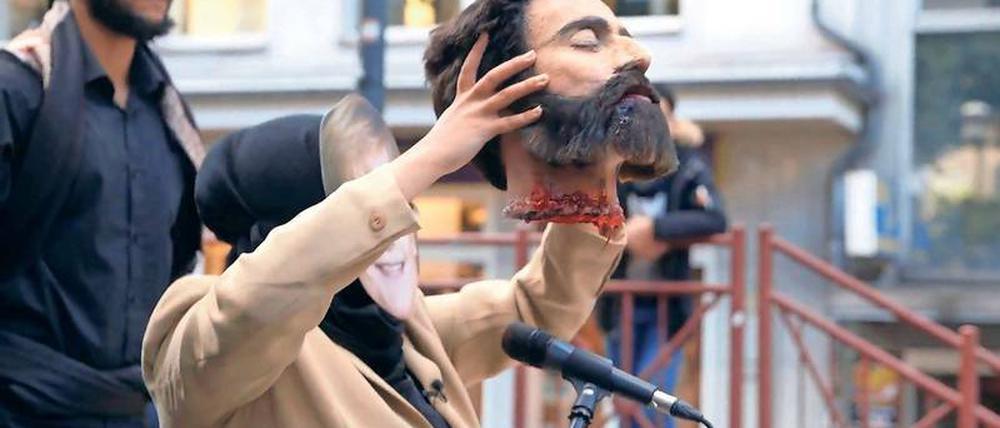 Aktion „Hinrichtung“. Hassan und seine Unterstützer wollen auf die Brutalität des radikalen Islam aufmerksam machen.