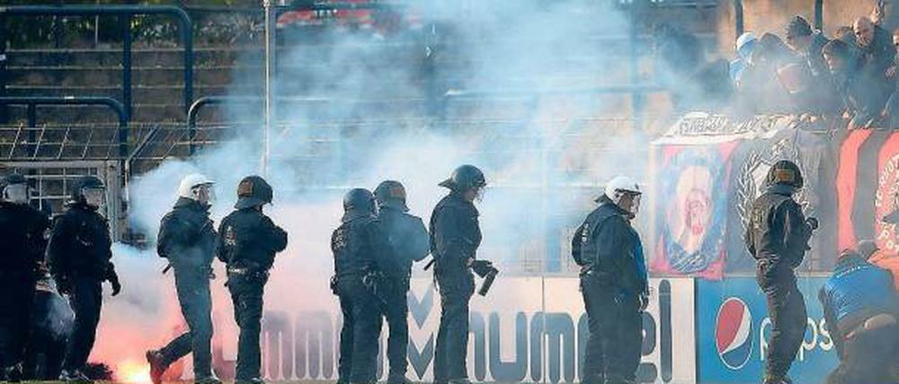Nachspiel. Für die Ausschreitungen bei der Partie Babelsberg gegen Cottbus wurden beide Vereine hart bestraft, doch die Urteilsbegründung erscheint im Falle des SVB sehr fragwürdig.