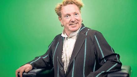Protagonist der Punkbewegung. Johnny Rotten, 61, einst Sänger der englischen Punkband Sex Pistols. Nach deren Auflösung 1978 gründete er die Band Public Image Ltd. 2004 trat Rotten in der britischen Version von „Ich bin ein Star, holt mich hier raus“ auf. Er ist mit einer Deutschen verheiratet.