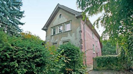 Dem Abriss geweiht. Die Villa aus dem Jahr 1910 in der Ruhlsdorfer Straße 1 wird verkauft. Der Landkreis will dort den Geschäftssitz für die Kreisvolkshochschule errichten.