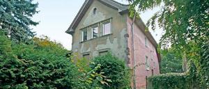 Dem Abriss geweiht. Die Villa aus dem Jahr 1910 in der Ruhlsdorfer Straße 1 wird verkauft. Der Landkreis will dort den Geschäftssitz für die Kreisvolkshochschule errichten.