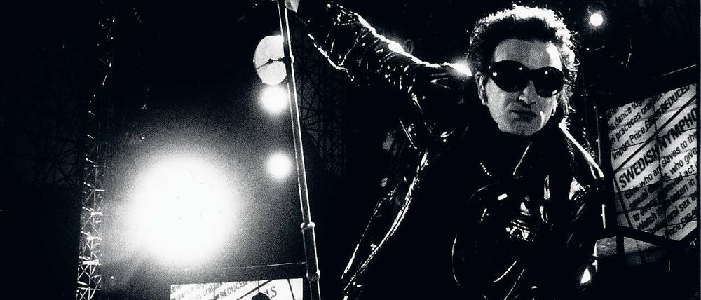 Bitte festhalten. Schon auf ihrer „Zoo TV“-Tournee gastierte die U2-Truppe um Sänger Bono im Olympiastadion. Das war 1993.