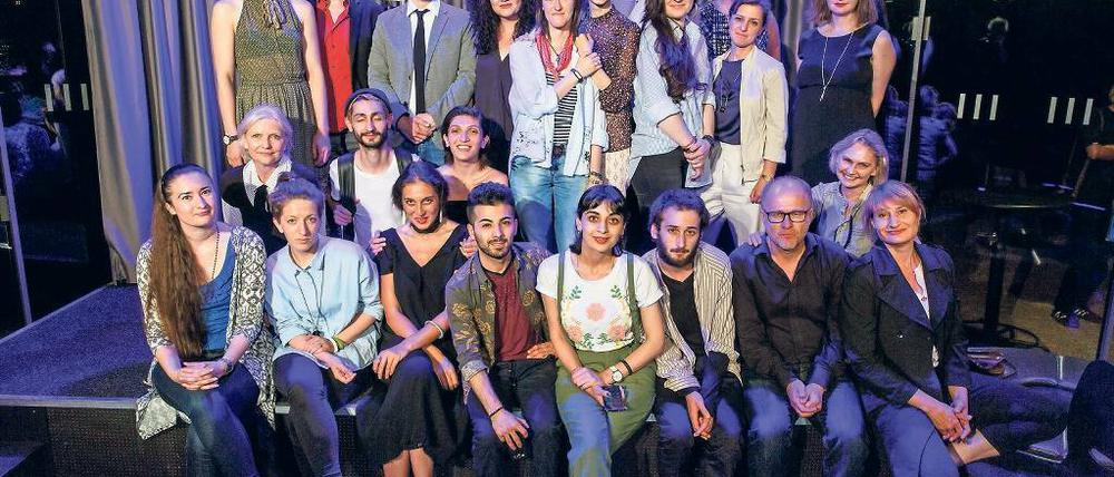 Botschafter kaukasischer Kultur. Junge Autoren aus Aserbaidschan, Armenien, Georgien und Russland waren zur Lit:potsdam im Hans Otto Theater geladen. Ihre Texte lasen HOT-Schauspieler wie Rita Feldmeier (2. Reihe, links).