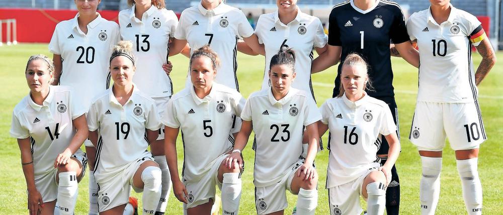 Sie ist mittendrin. Svenja Huth vor dem Testspiel gegen Brasilien.