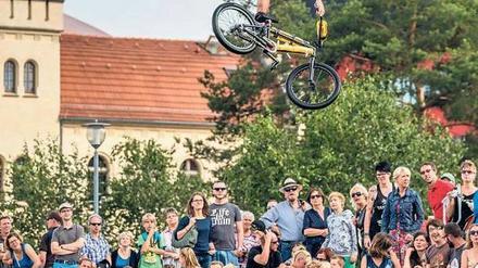 Dieser Radler wird gleich sehr nass.