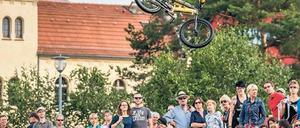 Dieser Radler wird gleich sehr nass.