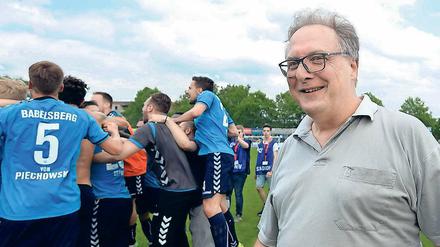 Die Entscheidung naht. SVB-Vorsitzender Archibald Horlitz wirbt um Zustimmung für den Rettungsplan, den die Stadt vorlegt. Es geht dabei nicht nur um die Zukunft des Vereins.