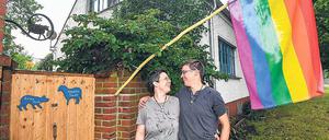 Drücken die Daumen. Franziska (l.) und Amelie Wetzlar aus Quappendorf sind seit 2009 ein Paar.