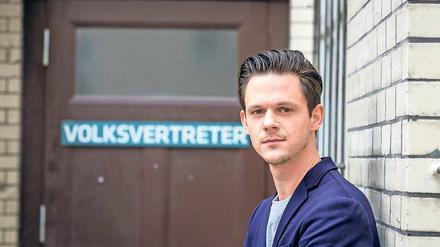 Jo Schück begrüßt argumentierfreudige Politiker im Loft in Neukölln.