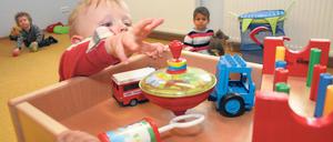 Kürzer in der Kita. Mehrere größere Kita-Träger erwägen künftig weniger Zehn-Stunden-Verträge für Kinder auszugeben.