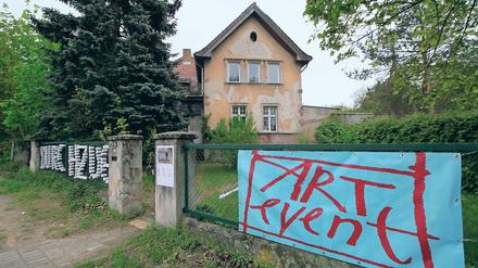 Plädoyer für die Kunst. Die Künstlergruppe Art Event hatte im Mai eine zweiwöchige Ausstellung in der Ruhlsdorfer Straße 1 organisiert – um für die Villa als Kulturstandort zu werben.