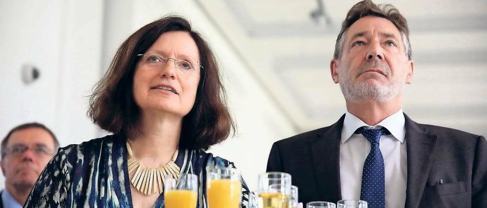 Schlagabtausch zum Schluss. Bei der Verabschiedung von Iris Jana Magdowski (CDU) hielt Oberbürgermeister Jann Jakobs (SPD) eine durchaus kritische Laudatio – die sie wiederum konterte. Das Verhältnis der beiden galt schon seit Jahren als angespannt.