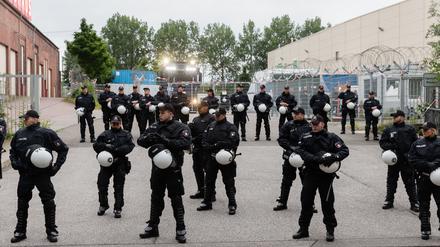 Bald soll die Körpergröße für Bewerber bei der Polizei in Brandenburg kein Ausschlusskriterium mehr sein.