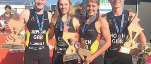 Erfolgreich. Die Potsdamer Jan Siepmann (l.) und Moritz Horn (r.) gehörten zum bronzenen Triathlon-Quartett.