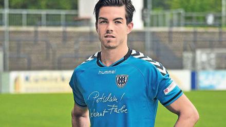 Statement auf der Brust. In der Saisonvorbereitung werden die SVB-Kicker wie Mike Eglseder besondere Trikots bei ihren Testspielen tragen.