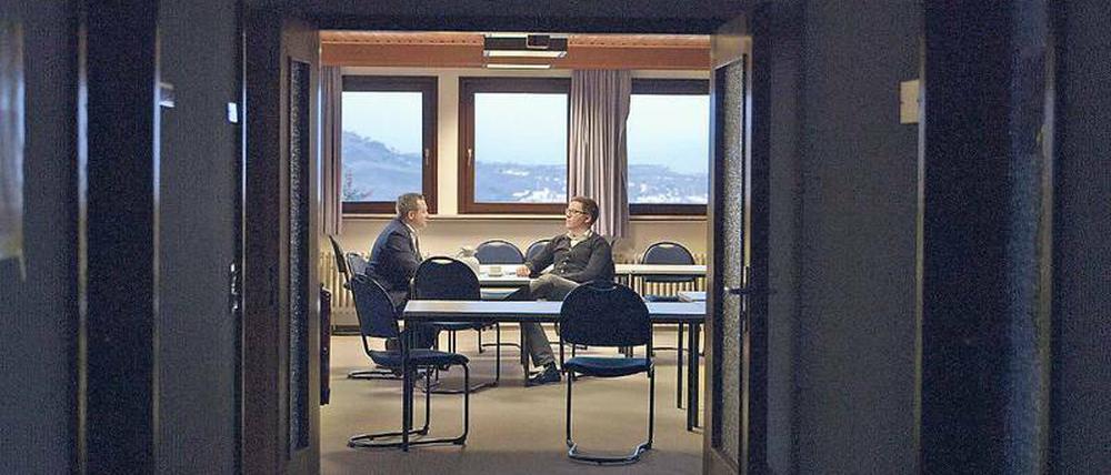 Die Entscheider Michael Schwieger (links) und Dan-Marvin Frosting beraten sich.