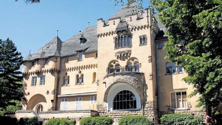 Die um 1906 errichtete Hakeburg auf dem Kleinmachnower Seeberg ist beliebtes Fotoobjekt. Zehn Jahre nach dem Kauf will ein Investor in dem denkmalgeschützten Haus Eigentumswohnungen errichten.