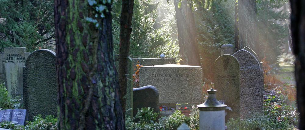 Auf dem Südwestkirchhof in Stahnsdorf wurden mehrere Gräber geschändet.