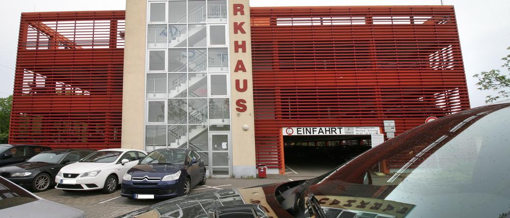 Das Parkhaus am Bahnhof Werder (Havel) soll im Sommer komplett saniert werden.