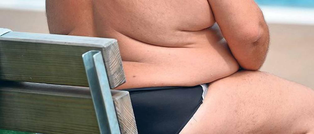 Schwer im Trend. Weltweit gibt es mehr fettleibige Menschen als unterernährte. Hunger ist in der dritten Welt noch immer ein immenses Problem. Doch Adipositas wird laut Weltgesundheitsorganisation zum Gesundheitsproblem Nummer eins.