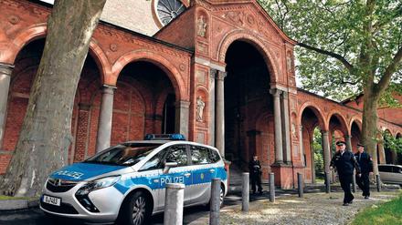 Seyran Ates, im Hauptberuf Rechtsanwältin, ist die wohl prominenteste Initiatorin des Projekts. Zur gestrigen Eröffnung hielt sie das Freitagsgebet.