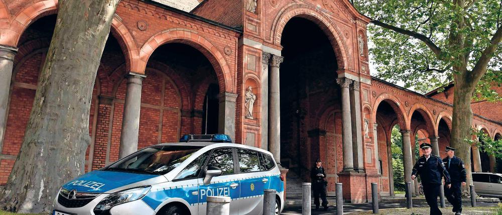 Seyran Ates, im Hauptberuf Rechtsanwältin, ist die wohl prominenteste Initiatorin des Projekts. Zur gestrigen Eröffnung hielt sie das Freitagsgebet.