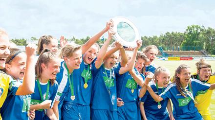 Alle Jahre wieder. Seit Einführung der deutschen B-Juniorinnen- Meisterschaft im Jahr 1999 steht Turbine Potsdam nun bereits zum 14. Mal im Endspiel. Bislang wurde elfmal der Titel geholt. Zuletzt gab es den Potsdamer Meisterjubel 2016 in Ludwigsfelde – nach einem 4:2 gegen Gütersloh.