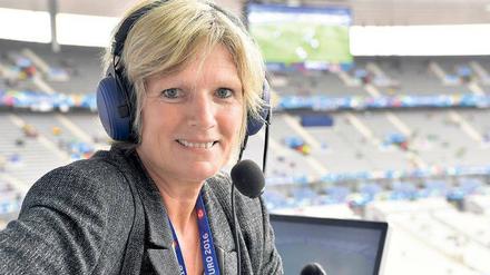 Unsere Frau in Moskau. Reporterin Claudia Neumann berichtet fürs ZDF live vom Confed Cup. Champions-League-Spiele hingegen wandern wohl ins Pay-TV.
