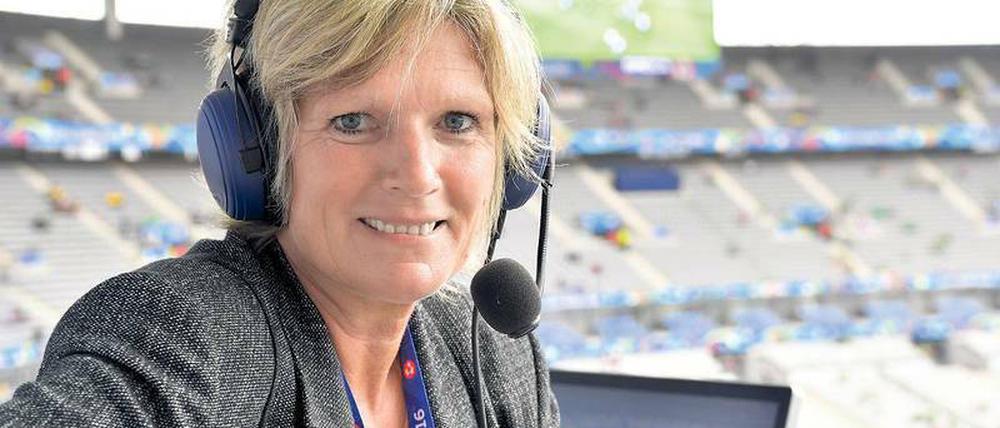 Unsere Frau in Moskau. Reporterin Claudia Neumann berichtet fürs ZDF live vom Confed Cup. Champions-League-Spiele hingegen wandern wohl ins Pay-TV.