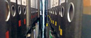 Lesestoff. Die Verfassungsschutzakten können nun doch von Mitgliedern des NSU-Untersuchungsausschusses gelesen werden - zum Teil im Geheimschutzraum. Nun kann die eigentliche Aufklärungsarbeit beginnen.